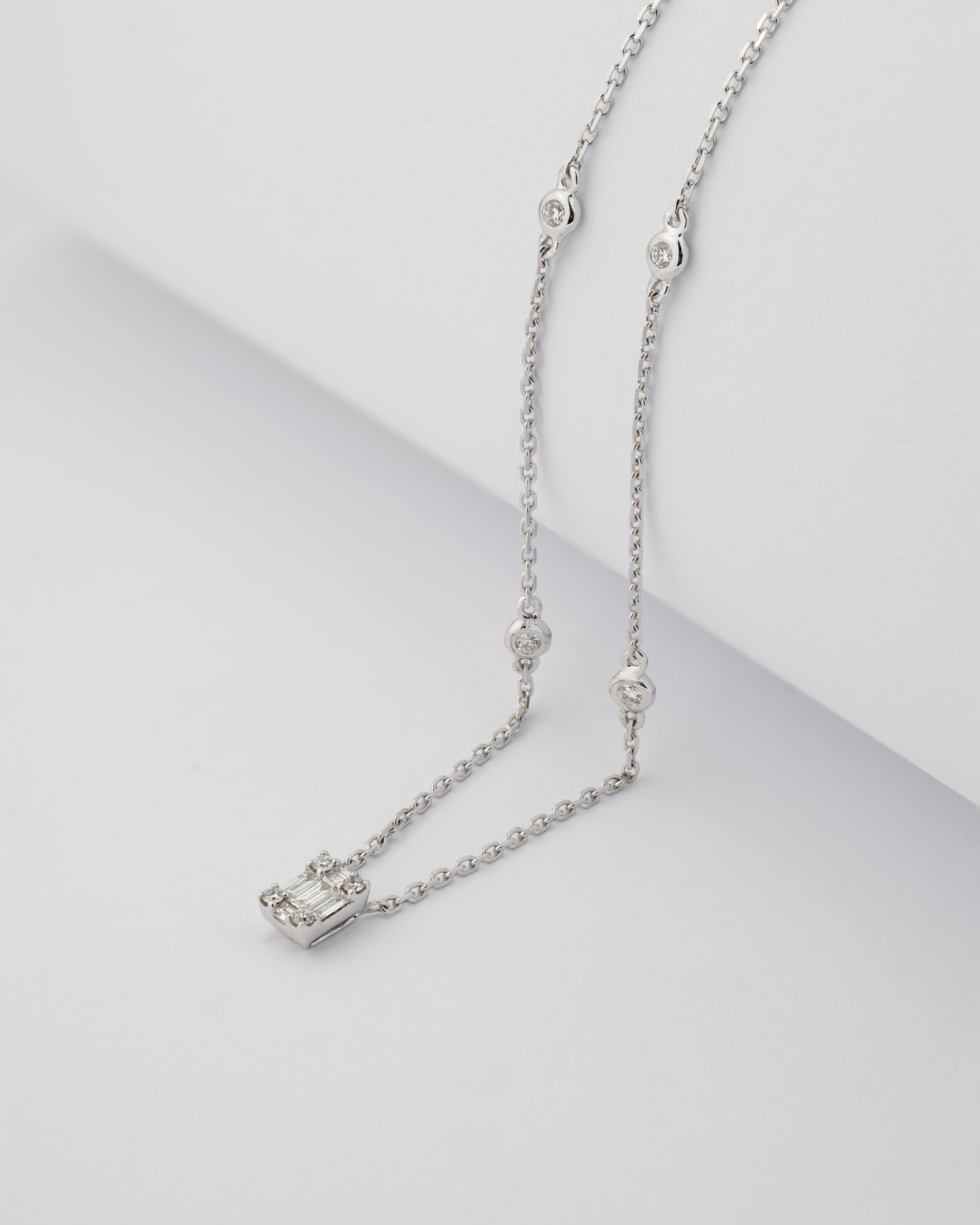 آویز زنجیر مینیمال باگت